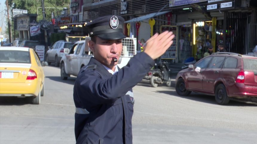 رغم تأدية واجبهم في ضبط حركة السير.. رجال المرور الجدد يواجهون الانتقاد !