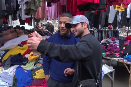 اللاعب الشهير "مبابي" يتجول وسط احياء بغداد.. هكذا اكتسب "نجيب" الشهرة والحفاوة!