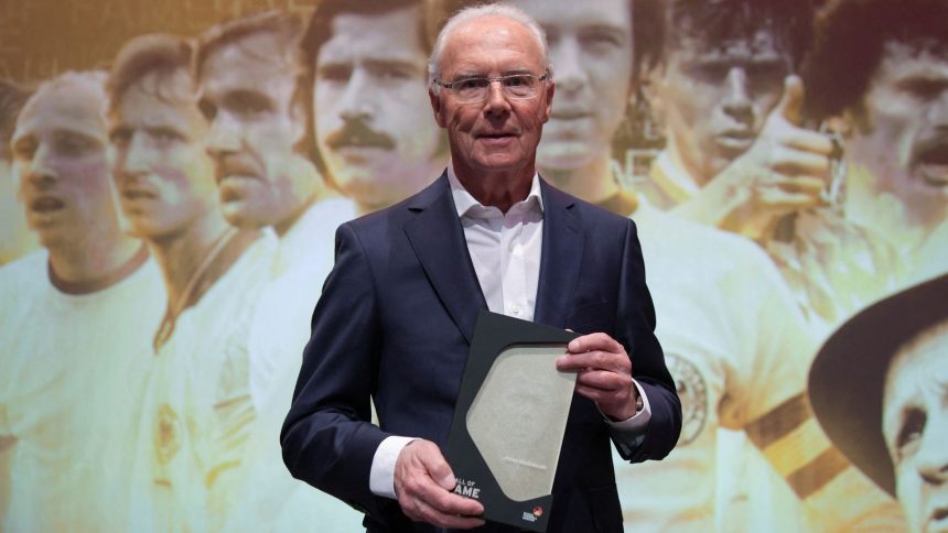 وفاة قيصر كرة القدم الألمانية "فرانز بكنباور" عن عمر ناهز 78 عاماً