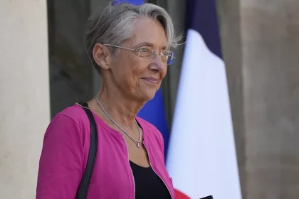 استقالة رئيسة وزراء فرنسا "اليزابيث بورن" من منصبها