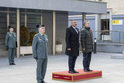 على هامش زيارته إسبانيا.. وزير الداخلية والوفد المرافق له يزور قوات الحرس المدني