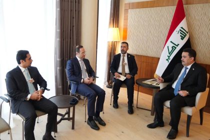 السوداني يلتقي في دافوس الرئيس التنفيذي الإقليمي لبنك جي بي مورغان