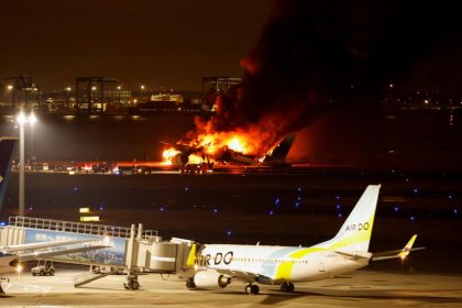 مجددا... تصادم طائرتين في مطار أوساكا الدولي باليابان