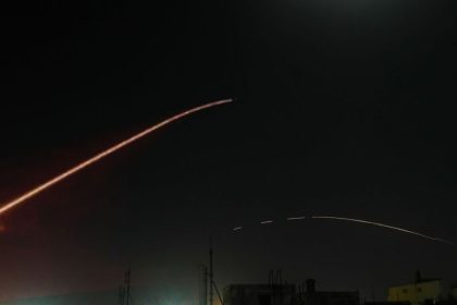 الدفاعات الجوية السورية تتصدى لأهداف معادية في سماء حمص ومحيطها