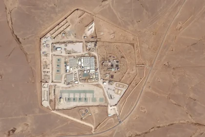 موقع أميركي: قاعدة "برج 22" تستخدم للتجسس على الجماعات المسلحة في العراق وسوريا واستهدافها