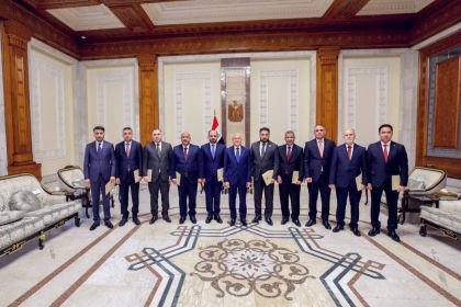 رئيس الجمهورية خلال تسليمه المراسيم للمحافظين الجدد: خدمة المواطنين مهمة سامية