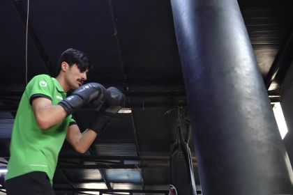 من دون دعم.. الشاب زكريا يحصل على الميدالية الذهبية في لعبة الكيك بوكسنك