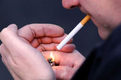 العراقيون ينفقون أكثر من 20 مليار دينار سنويًا على التبغ والسجائر الإلكترونية