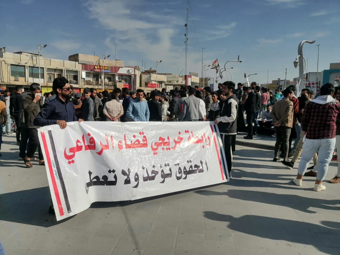 بالصور.. الخريجون يتظاهرون في ساحة الحبوبي للمطالبة بالتعيينات