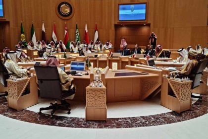مجلس التعاون الخليجي يرفض تهجير سكان غزة ويدعو لضمان وصول المساعدات للقطاع