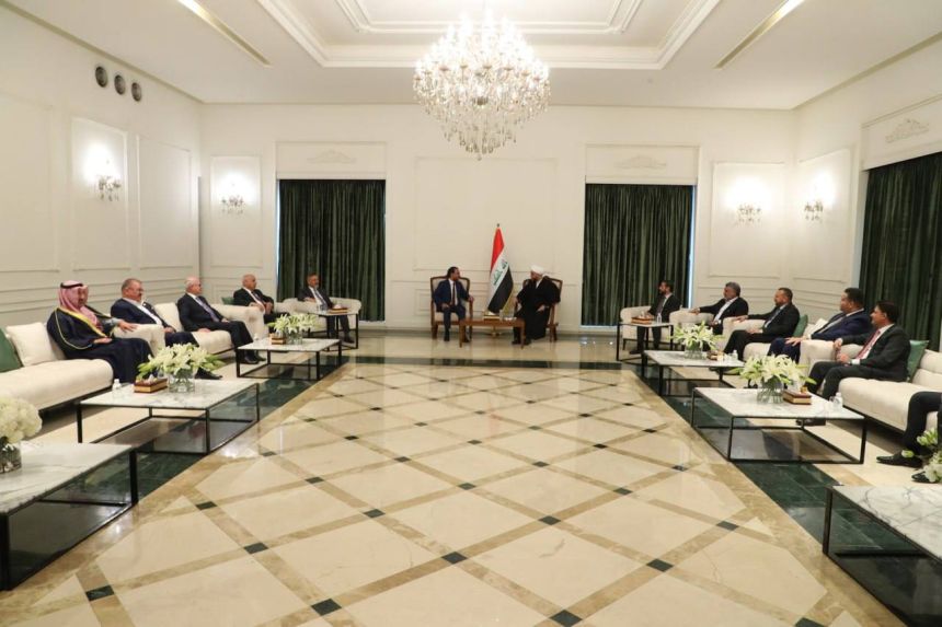 الرئيس الحلبوسي يؤكد أهمية الحفاظ على الأغلبية السياسية في استحقاق منصب رئيس البرلمان