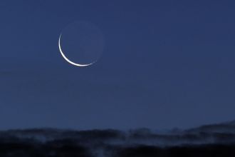 المحكمة العليا في السعودية تدعو عموم المسلمين إلى تحرِّي هلال رمضان مساء غد