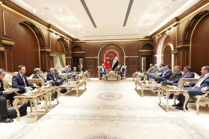 رئيس حزب "تقدم" محمد الحلبوسي يستقبل وزير الخارجية التركي