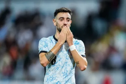 مفاجأة.. برونو فيرنانديز على طاولة برشلونة