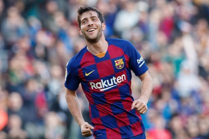 بتوصية من تشافي.. برشلونة يقرر التجديد لسيرجي روبيرتو