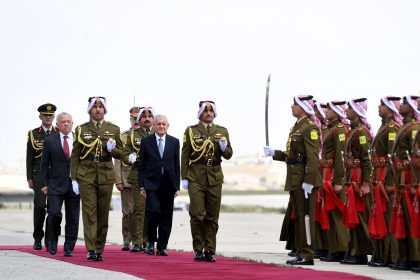 رئيس الجمهورية يصل الى العاصمة الاردنية عمان