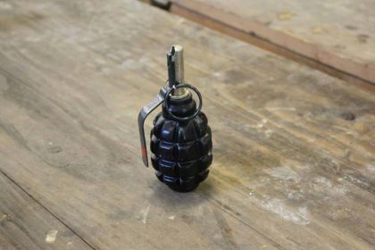 مسلحون يهاجمون منزلاً بقنبلة يدويّة وإصابة شخص بمشاجرة في بغداد