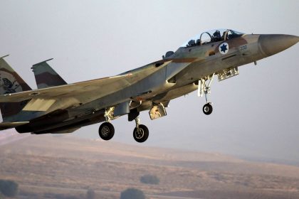 مسؤولون غربيون وإيرانيون: سلاح إسرائيلي ألحق أضرارا بنظام للدفاع الجوي قرب نطنز بإيران