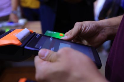 توقف الدفع النقدي نهائياً والتحول للإلكتروني بدوائر الأحوال المدنية بدءاً من الأربعاء