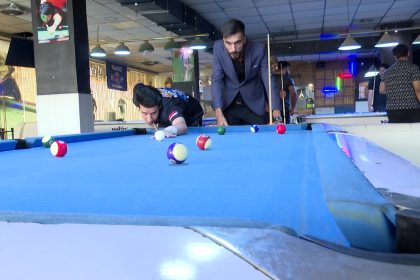 طموحه نحو الشهرة متعثر.. بطل العراق للبليارد بلا أوراق ثبوتية!