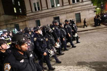 شرطة نيويورك تقتحم جامعة كولومبيا وتعتقل عشرات المؤيدين لغزة