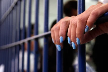 الداخلية: القبض على 118 متهماً من جنسيات عربية وآسيوية تمارس التسول وشبكة للدعارة في الكرادة