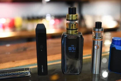 الصحة: السجائر الإلكترونية تنتج 352 مادة سمِّية ومدمرة للحمض النووي للإسنان