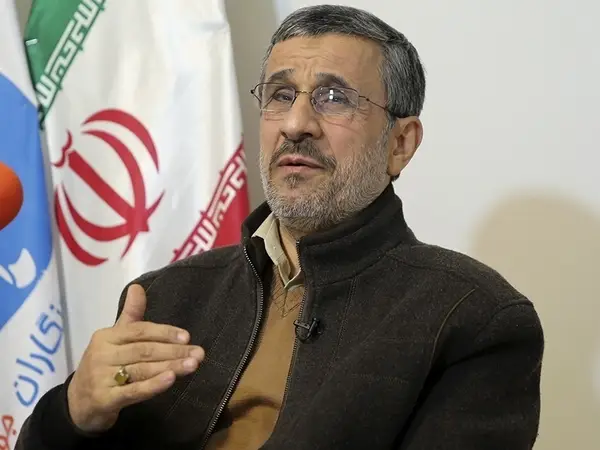 أحمدي نجاد يعلن ترشحه للانتخابات الرئاسية في إيران