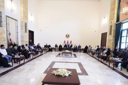 السوداني يستقبل مجموعةً من عوائل شهداء القوات الأمنية والحشد الشعبي وضحايا الإرهاب