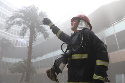 الداخلية: السيطرة على حريق مستشفى الشعب بالكامل