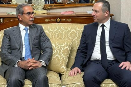 رئيس مجلس القضاء الأعلى فائق زيدان يصل إلى باكو