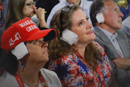 مؤيدو ترامب يتعاطفون معه بـ"ضمادات الأذن"