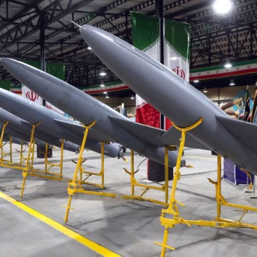 نيويورك تايمز: ايران تدرس شن هجوم بالصواريخ والمسيرات على حيفا وتل ابيب في اسرائيل