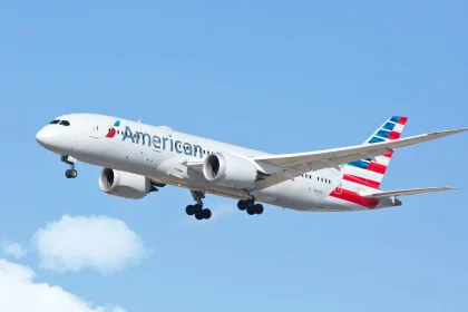 "أميركان أيرلاينز" تمدد تعليق رحلاتها من والى تل أبيب حتى شهر نيسان 2025