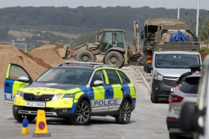 إيرلندا الشمالية.. إخلاء أكثر من 400 منزل لإزالة قنبلة من مخلفات الحرب العالمية الثانية