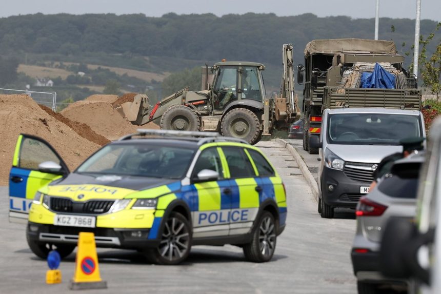 إيرلندا الشمالية.. إخلاء أكثر من 400 منزل لإزالة قنبلة من مخلفات الحرب العالمية الثانية