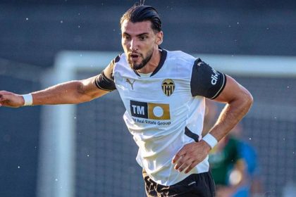 اعتقال مهاجم نادي فالنسيا "رافا مير" بتهمة الاعتداء الجنسي