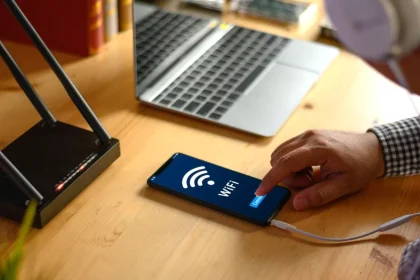 التربية تعلن الحصول على موافقة لتزويد المدارس بالإنترنت المجاني