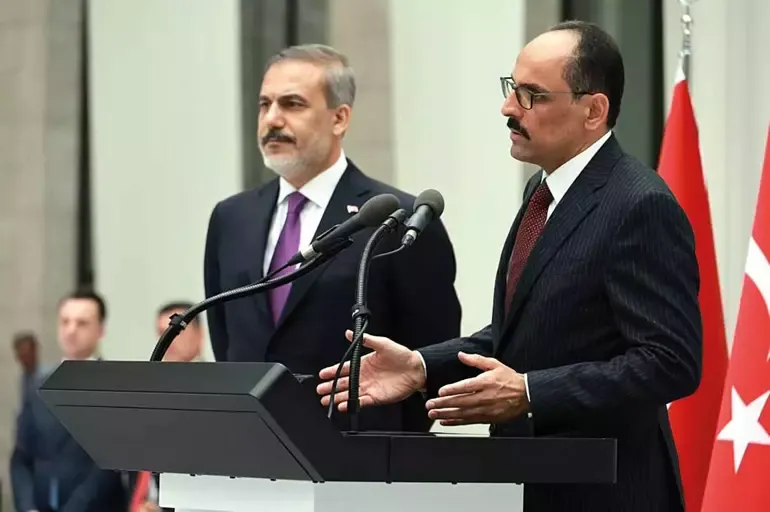 وزير الخارجية التركي ورئيس جهاز المخابرات يصلان إلى العاصمة السورية دمشق