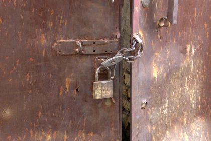 مصانع تتحول الى اطلال والرابح هي البضائع المستوردة