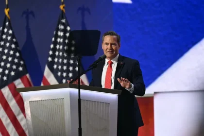 مستشار ترامب: الاستعدادت جارية لعقد لقاء مع بوتين