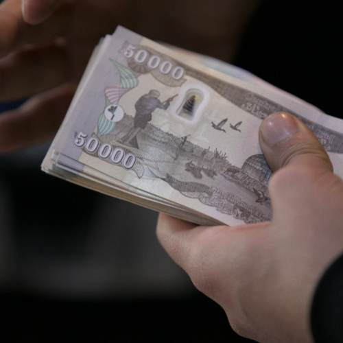 المالية النيابية: أجور الساعات الإضافية للموظف تتراوح بين 150 إلى 400 ألف دينار شهريا