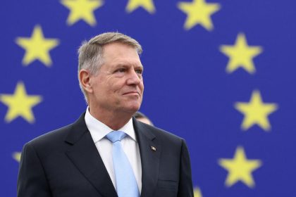 رئيس رومانيا يعلن استقالته من منصبه