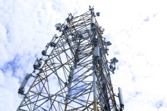 وزارة الاتصالات: لا نمتلك أي صلاحية لإتخاذ إجراءات قانونية بحق شركات الهاتف النقال