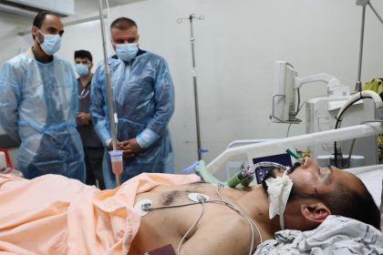 وزير الداخلية يزور بشير خالد بالمستشفى ويؤكد على محاسبة المقصرين بأداء واجباتهم