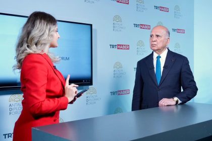 وزير الخارجية يؤكد ضرورة التوصل لحل سياسي شامل للأزمة السورية يحفظ وحدة البلاد وسيادتها