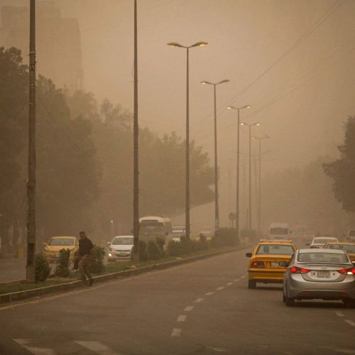 الأنواء الجوية: موجة غبار تضرب مناطق وسط وجنوب العراق مساء اليوم الإثنين