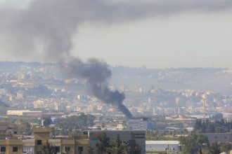 الجيش الاسرائيلي يستهدف بغارة جوية احد المباني في الضاحية الجنوبية لبيروت