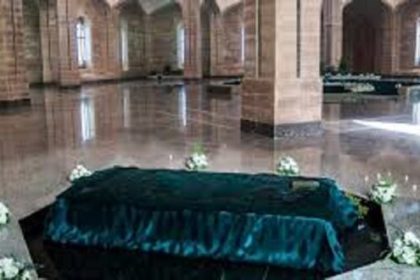 مجهولون ينبشون قبر حافظ الأسد في مسقط رأسه وينقلون الرفاة إلى مكان مجهول