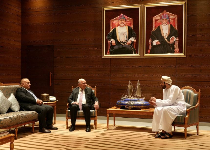 وزير الخارجية يصل سلطنة عُمان في زيارة رسمية